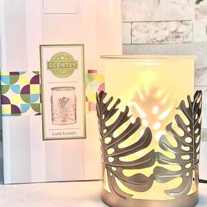 Scentsy Luxe Leaves Warmer - Elegant Silver